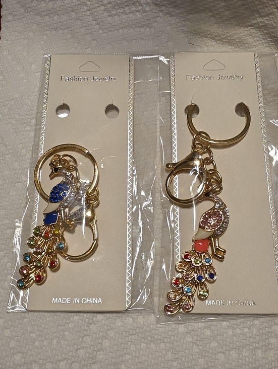 Fashion Jewelry Accessories - Gold Peacock Key Holder with Multicolor Gems (2)